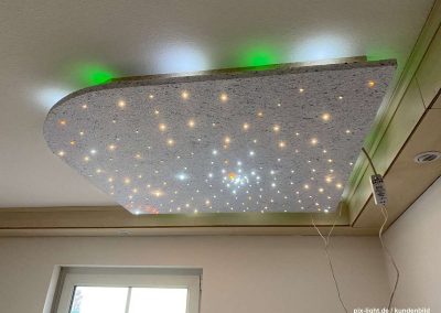 Pix-Light LED‑Sternenhimmel im Badezimmer mit farbigen LEDs. Als abgehängte Instalation.